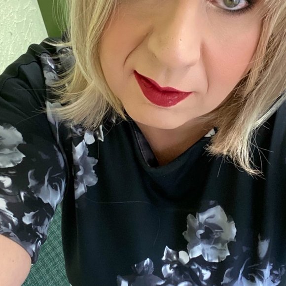 Meet your Posher - Picture 3 of 5